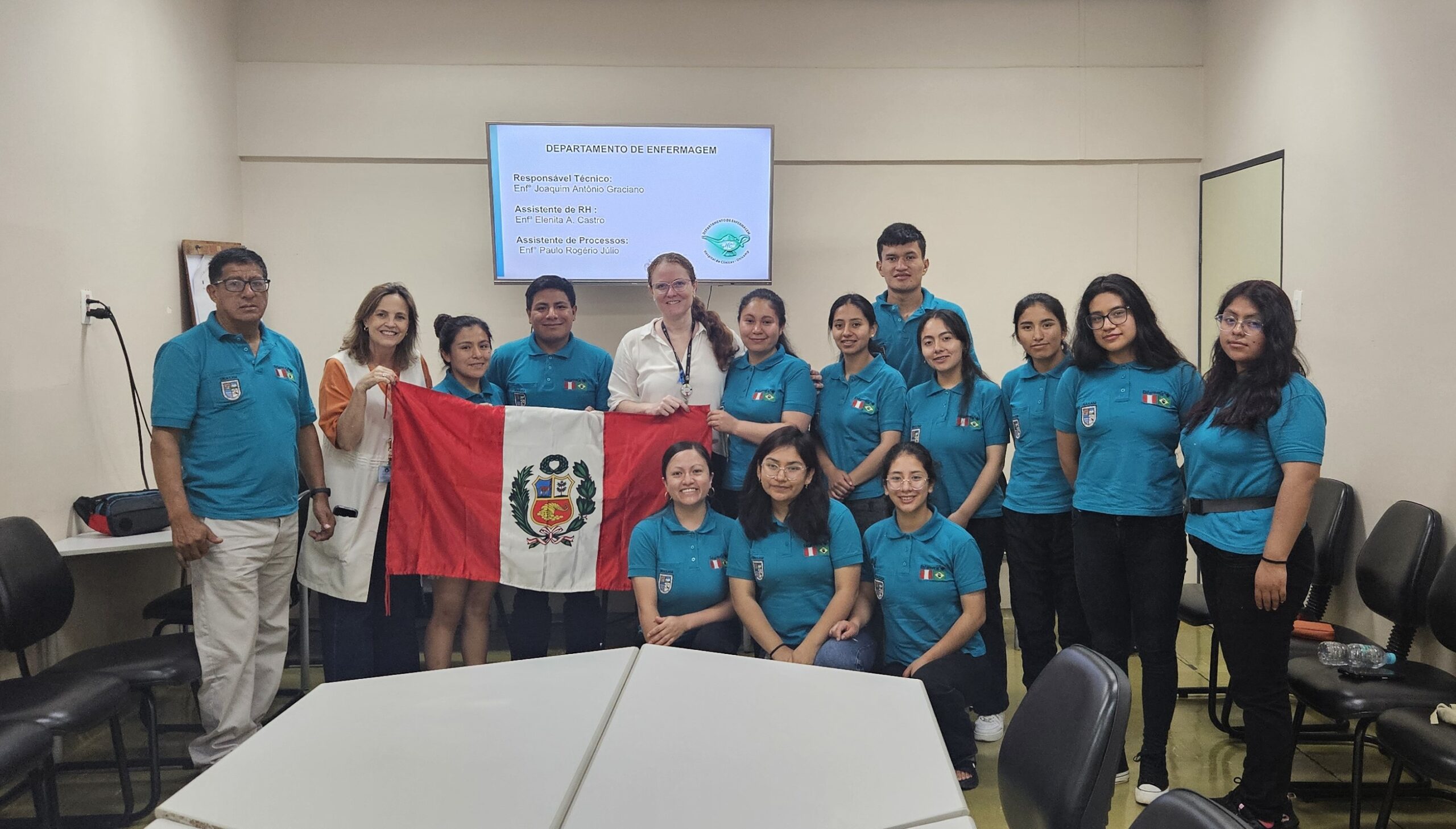 Visita estudantes de enfermagem peruanos ao HC