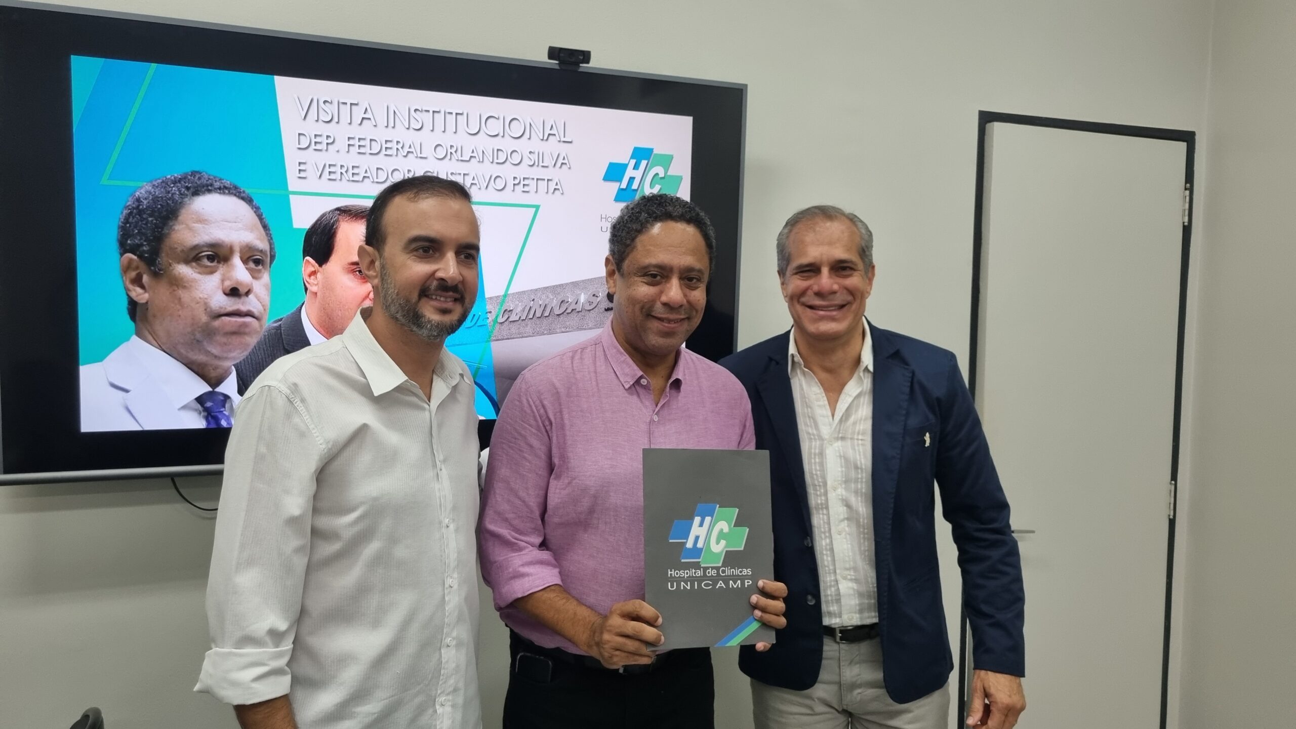 Entrega oficio para emenda